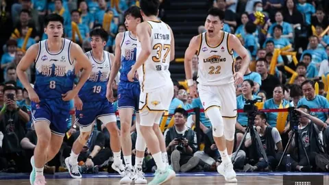 ：高准翼喜获中超200场纪念战袍，笑逐颜开迎关键战